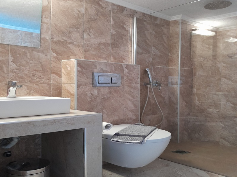 hotel-celestial-blue-lutra-mayak-tours-35-scaled